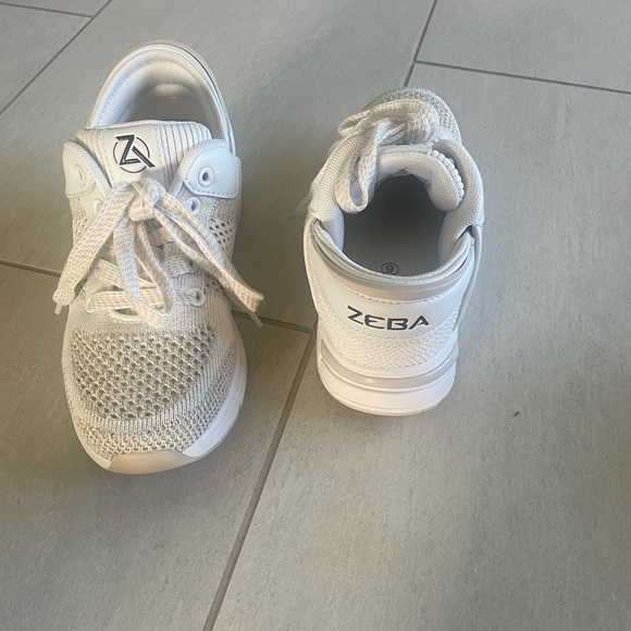 Zeba Women's Hands Free Slip-On Walking Shoes White - Picture 3 of 5